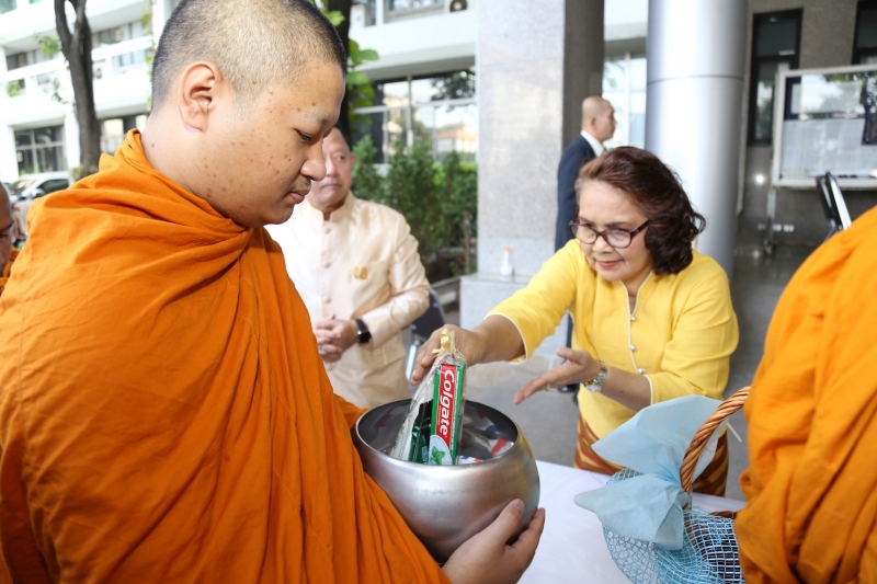พิธีบำเพ็ญกุศลพระพุทธมนต์และทำบุญตักบาตร