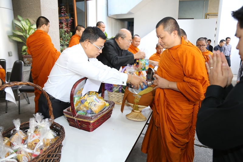 ทำบุญตักบาตรข้าวสารอาหารแห้ง ประจำเดือนเดือนมีนาคม 2560