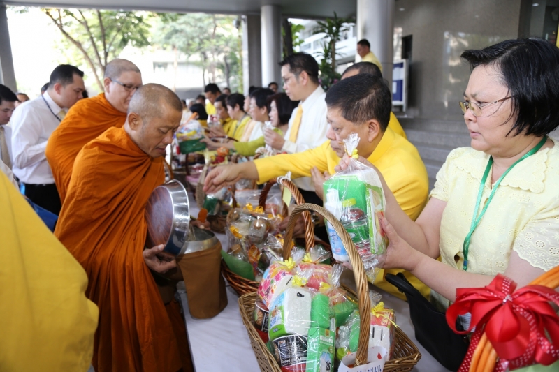 พิธีบำเพ็ญกุศลพระพุทธมนต์และทำบุญตักบาตร