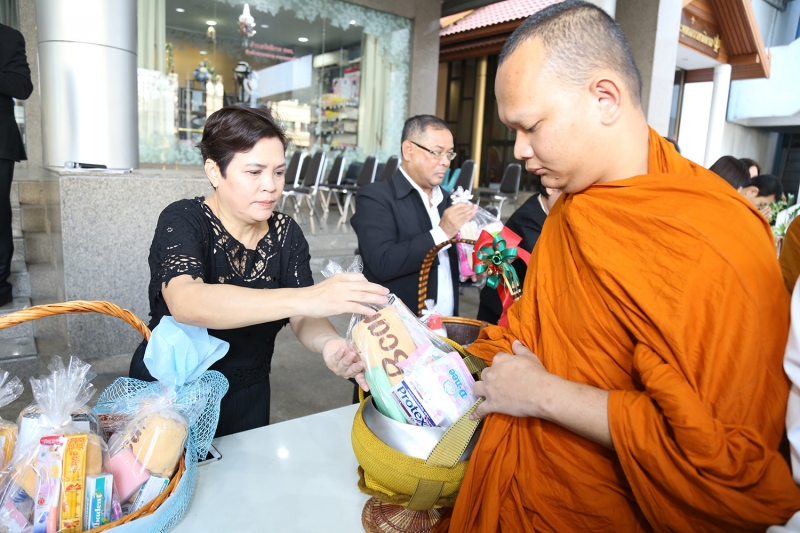 ทำบุญตักบาตรข้าวสารอาหารแห้ง ประจำเดือนเดือนมีนาคม 2560