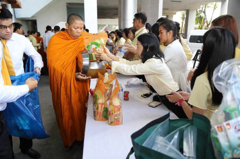 พิธีบำเพ็ญกุศลพระพุทธมนต์และทำบุญตักบาตร