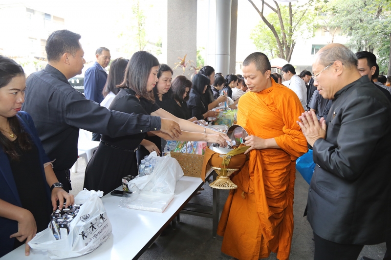 ทำบุญตักบาตรข้าวสารอาหารแห้ง ประจำเดือนเดือนมีนาคม 2560