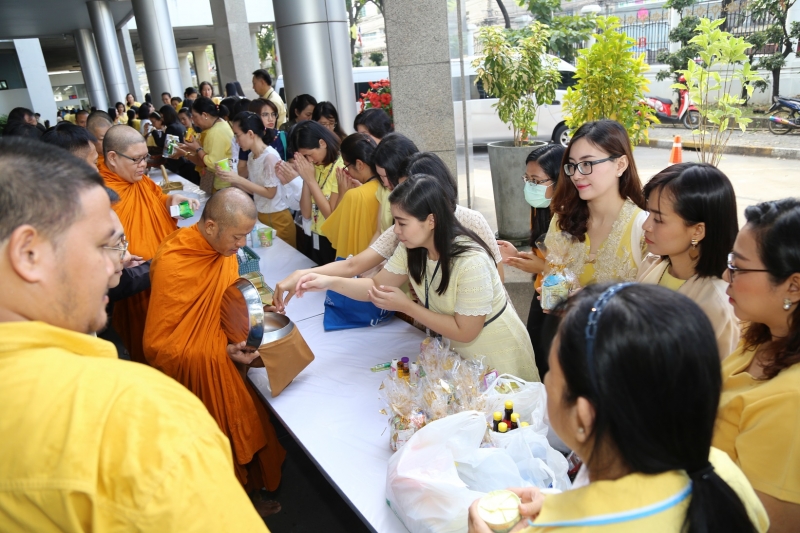 พิธีบำเพ็ญกุศลพระพุทธมนต์และทำบุญตักบาตร