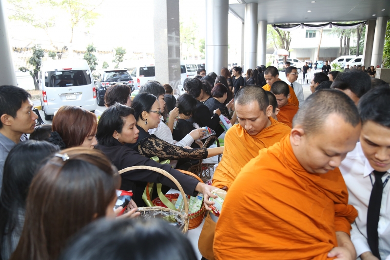 ทำบุญตักบาตรข้าวสารอาหารแห้ง ประจำเดือนเดือนมีนาคม 2560