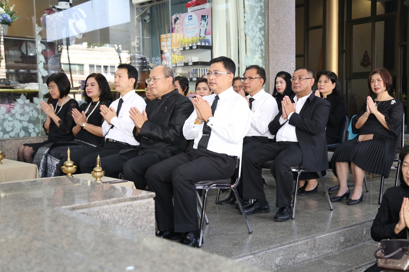 ทำบุญตักบาตรข้าวสารอาหารแห้ง ประจำเดือนเดือนมีนาคม 2560
