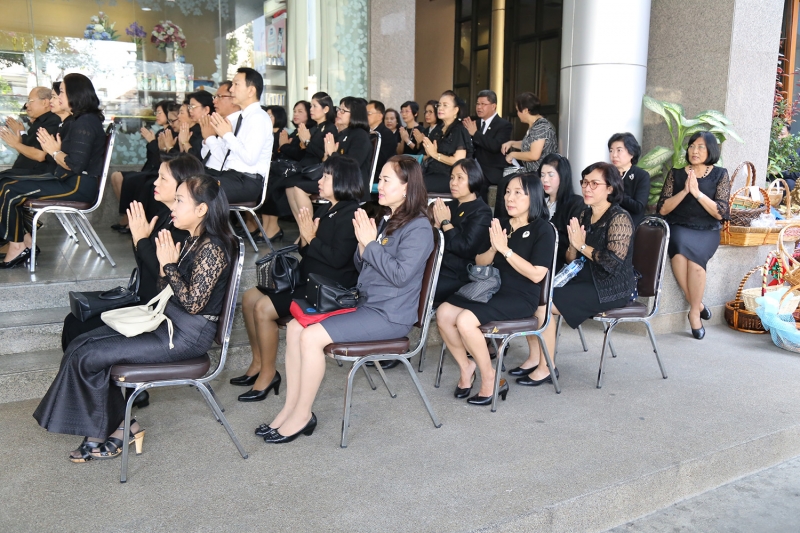 ทำบุญตักบาตรข้าวสารอาหารแห้ง ประจำเดือนเดือนเมษายน 2560