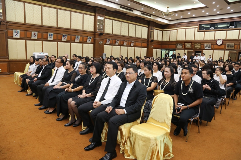 พิธีสรงน้ำพระและรดน้ำขอพร