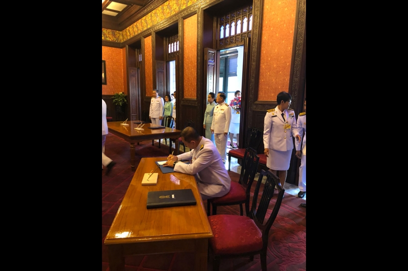 พิธีทำบุญตักบาตรถวายพระราชกุศล