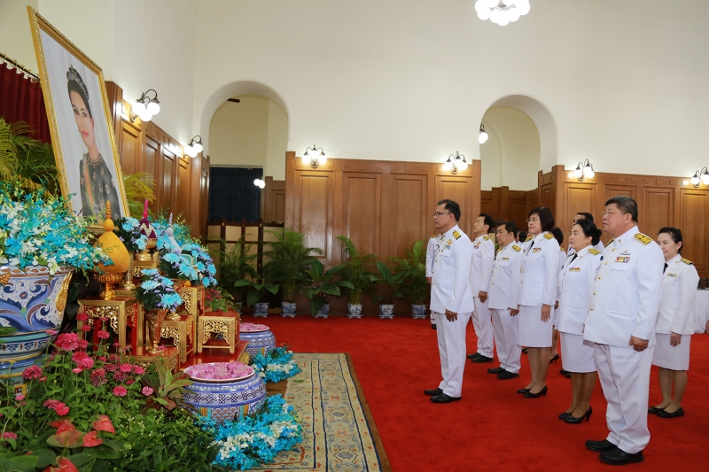 พิธีทำบุญตักบาตรถวายพระราชกุศล