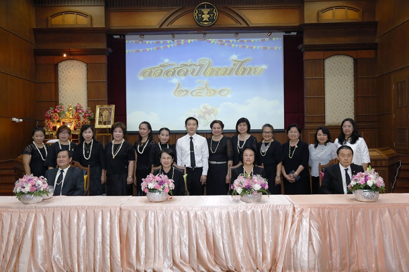 พิธีสรงน้ำพระและรดน้ำขอพร
