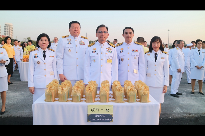 สตง.ร่วมพิธีทำบุญตักบาตรบำเพ็ญกุศลอุทิศถวายพระราชกุศลฯ 5 ธันวาคม 2561