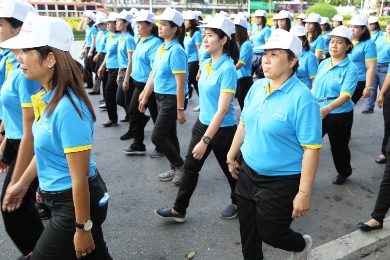 ร่วมริ้วขบวนอัญเชิญเครื่องราชสักการะ และร่วมพิธีจุดเทียนถวายพระพรชัยมงคล สมเด็จพระนางเจ้าสิริกิติ์ พระบรมราชินีนาถ ในรัชกาลที่ 9