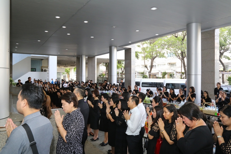 ทำบุญตักบาตรข้าวสารอาหารแห้ง ประจำเดือนเดือนพฤษภาคม 2560