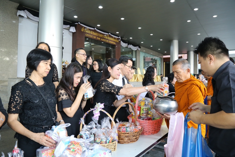 ทำบุญตักบาตรข้าวสารอาหารแห้ง ประจำเดือนเดือนพฤษภาคม 2560