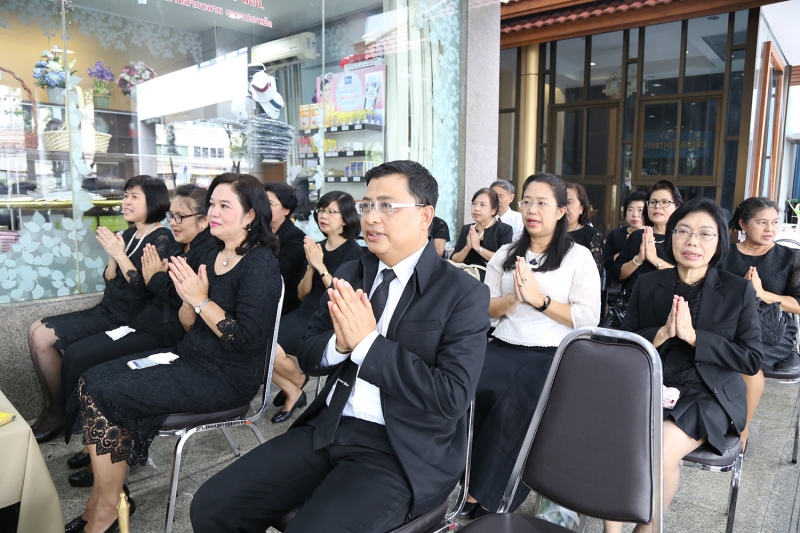 ทำบุญตักบาตรข้าวสารอาหารแห้ง ประจำเดือนเดือนพฤษภาคม 2560