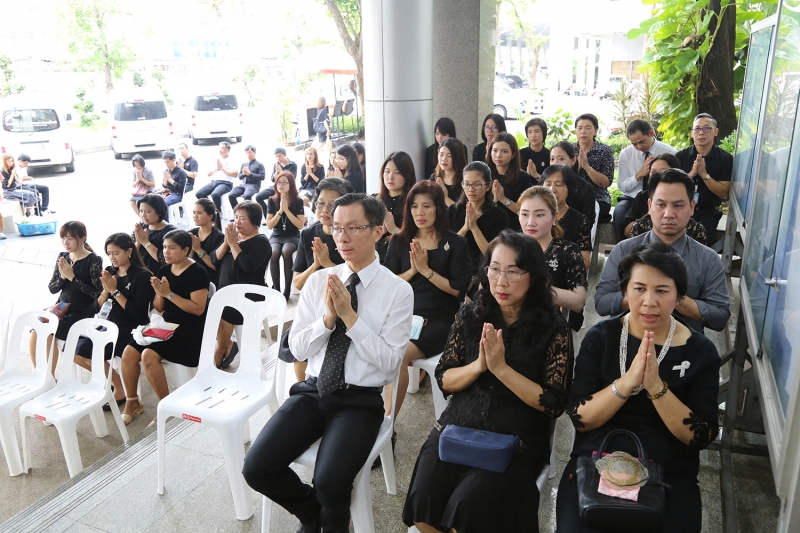 ทำบุญตักบาตรข้าวสารอาหารแห้ง ประจำเดือนเดือนพฤษภาคม 2560