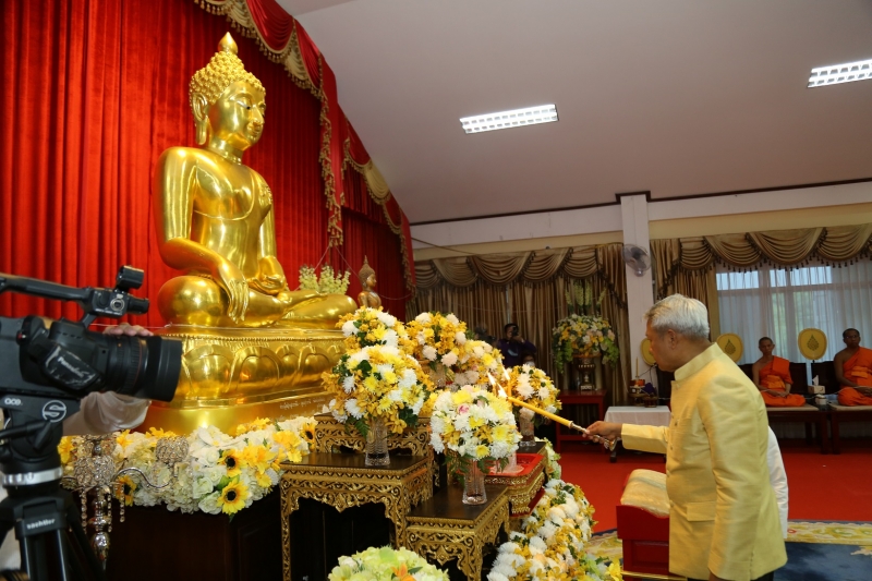 พิธีเจริญพระพุทธมนต์สมโภชผ้าพระกฐินพระราชทาน ประจำปี 2563 ณ วัดพระแก้ว พระอารามหลวง ตำบลเวียง อำเภอเมืองเชียงราย จังหวัดเชียงราย