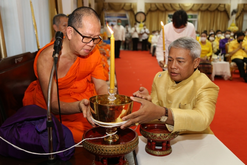 พิธีเจริญพระพุทธมนต์สมโภชผ้าพระกฐินพระราชทาน ประจำปี 2563 ณ วัดพระแก้ว พระอารามหลวง ตำบลเวียง อำเภอเมืองเชียงราย จังหวัดเชียงราย