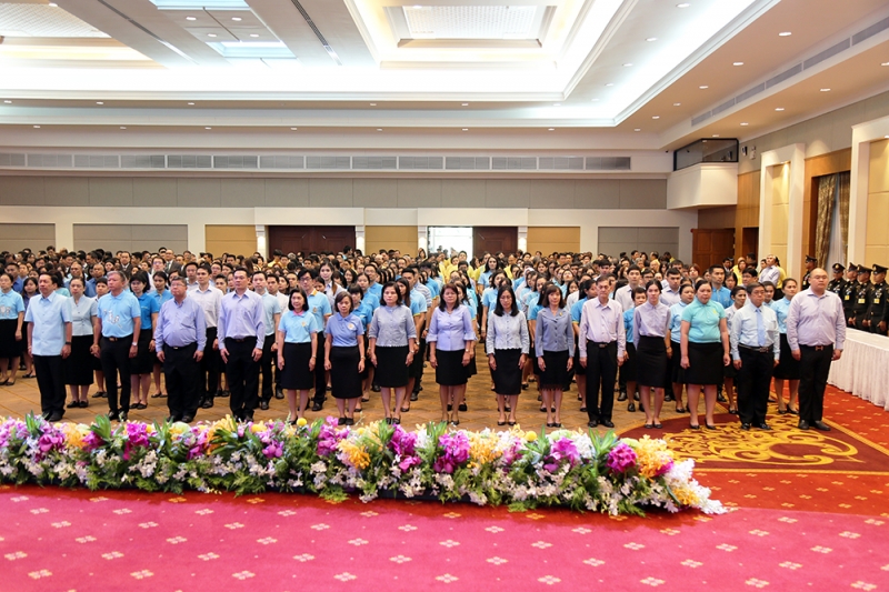 พิธีรับหมวกและผ้าพันคอพระราชทานในโครงการจิตอาสา “เราทำความ ดี ด้วยหัวใจ”