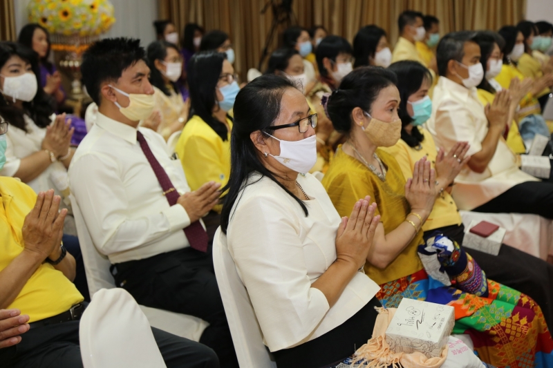 พิธีเจริญพระพุทธมนต์สมโภชผ้าพระกฐินพระราชทาน ประจำปี 2563 ณ วัดพระแก้ว พระอารามหลวง ตำบลเวียง อำเภอเมืองเชียงราย จังหวัดเชียงราย