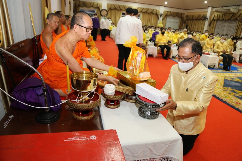 พิธีเจริญพระพุทธมนต์สมโภชผ้าพระกฐินพระราชทาน ประจำปี 2563 ณ วัดพระแก้ว พระอารามหลวง ตำบลเวียง อำเภอเมืองเชียงราย จังหวัดเชียงราย