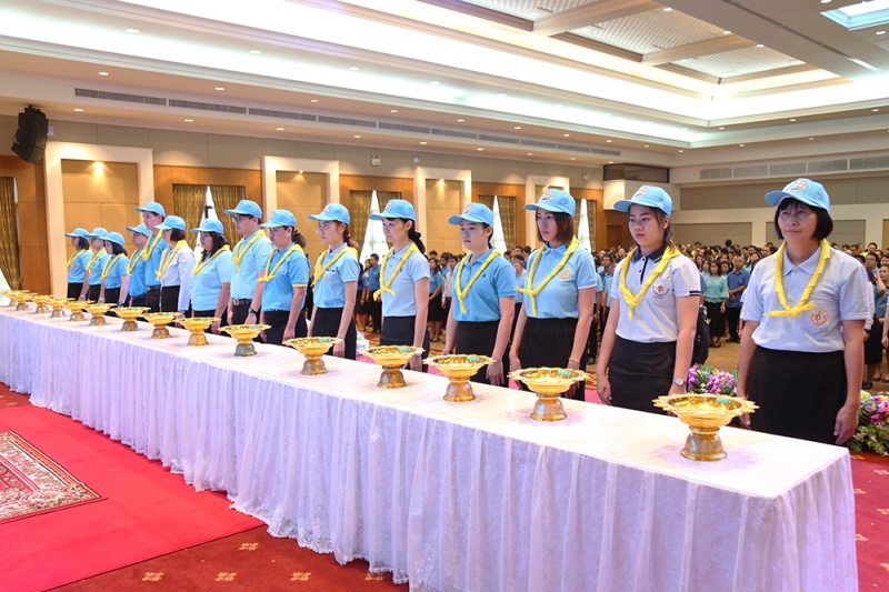 พิธีรับหมวกและผ้าพันคอพระราชทานในโครงการจิตอาสา “เราทำความ ดี ด้วยหัวใจ”