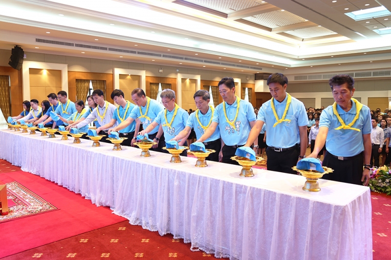 พิธีรับหมวกและผ้าพันคอพระราชทานในโครงการจิตอาสา “เราทำความ ดี ด้วยหัวใจ”