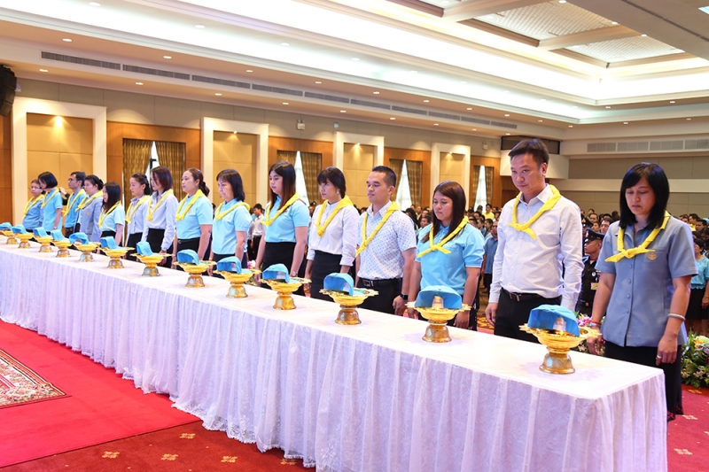 พิธีรับหมวกและผ้าพันคอพระราชทานในโครงการจิตอาสา “เราทำความ ดี ด้วยหัวใจ”