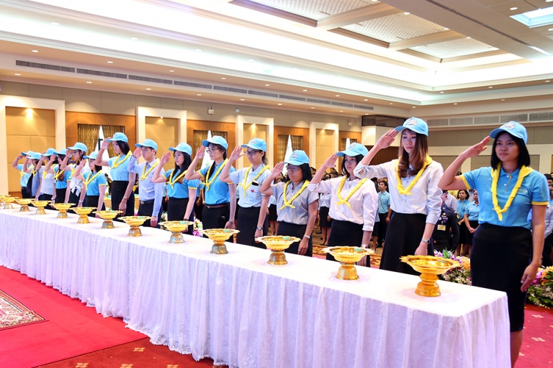 พิธีรับหมวกและผ้าพันคอพระราชทานในโครงการจิตอาสา “เราทำความ ดี ด้วยหัวใจ”