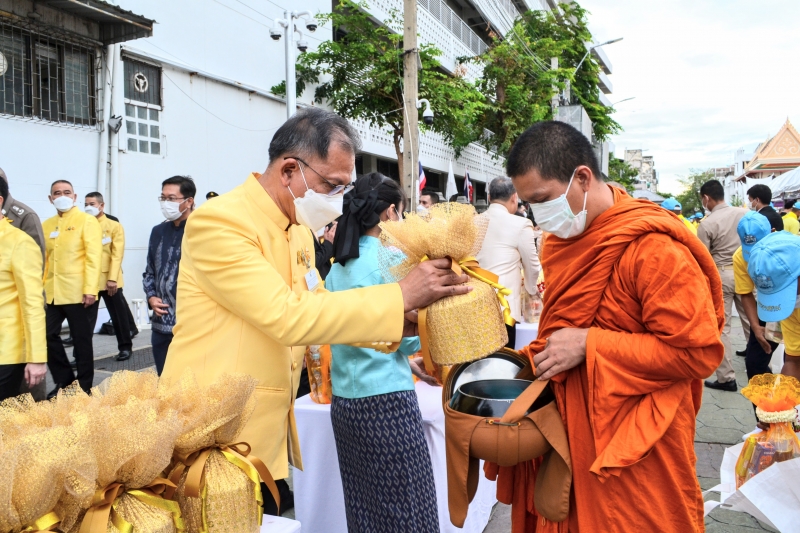 พิธีทำบุญตักบาตรถวายพระกุศล งานฉลองพระชนมายุ 8 รอบ สมเด็จพระอริยวงศาคตญาณ 