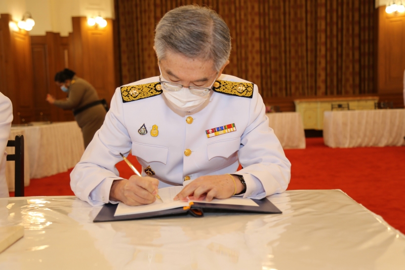 สำนักงานการตรวจเงินแผ่นดินถวายแจกันดอกไม้และลงนามถวายพระพรสมเด็จพระกนิษฐาธิราชเจ้า กรมสมเด็จพระเทพรัตนราชสุดา ฯ สยามบรมราชกุมารี