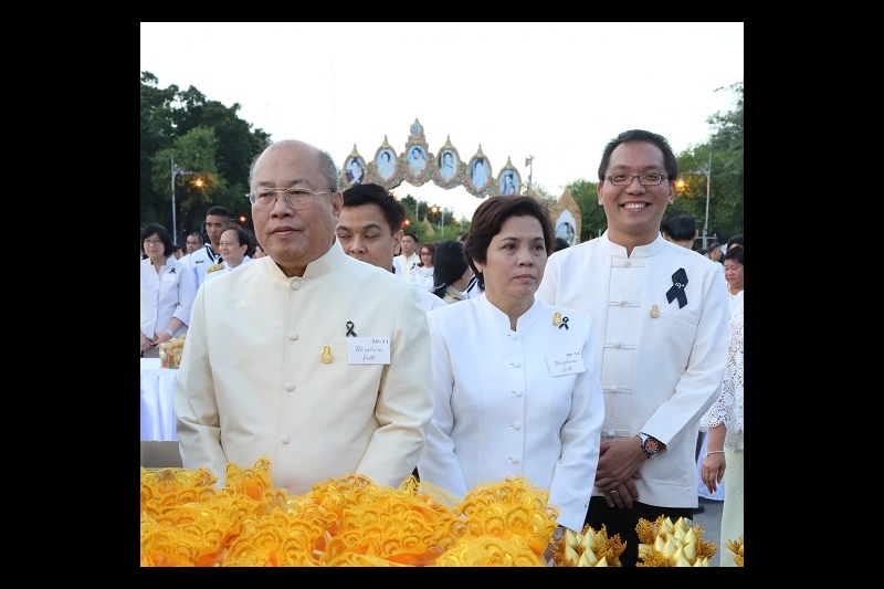 พิธีทำบุญตักบาตรถวายเป็นพระราชกุศล
