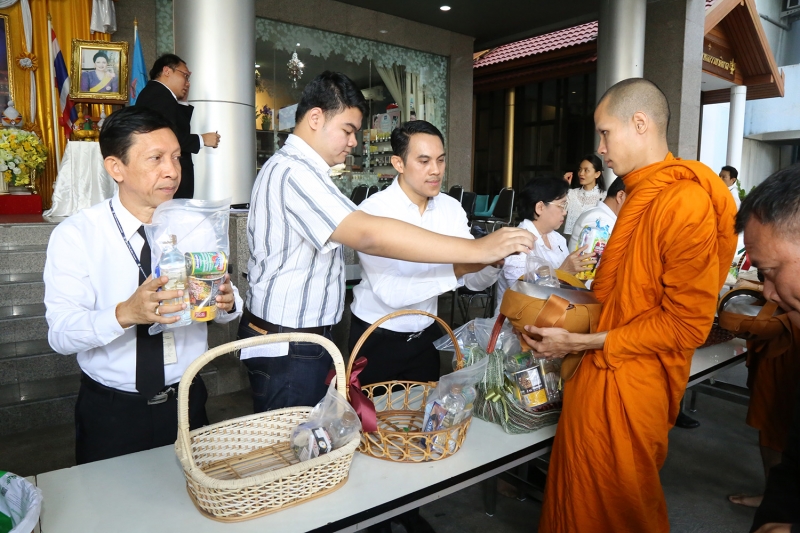 ทำบุญตักบาตรข้าวสารอาหารแห้ง และถวายปัจจัย เดือนสิงหาคม 2560