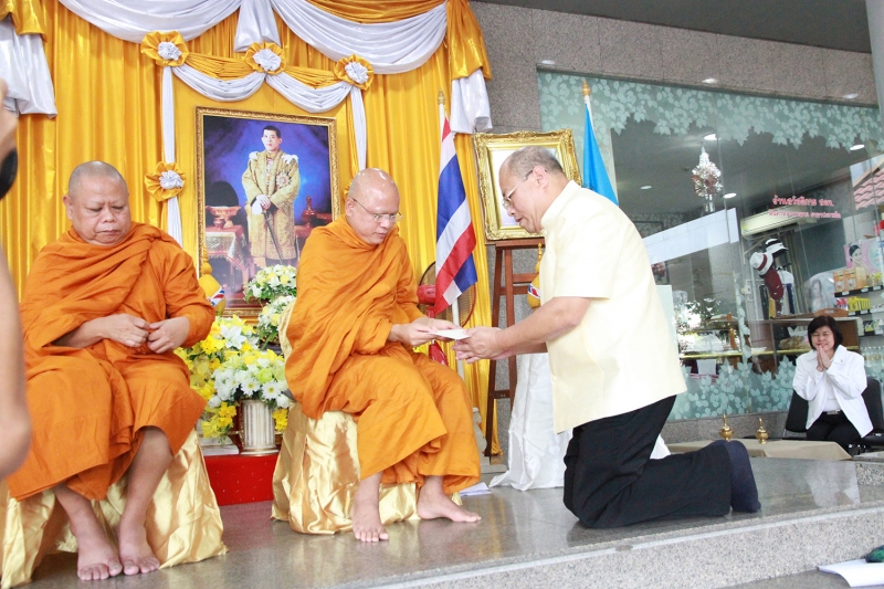 ทำบุญตักบาตรข้าวสารอาหารแห้ง และถวายปัจจัย เดือนสิงหาคม 2560