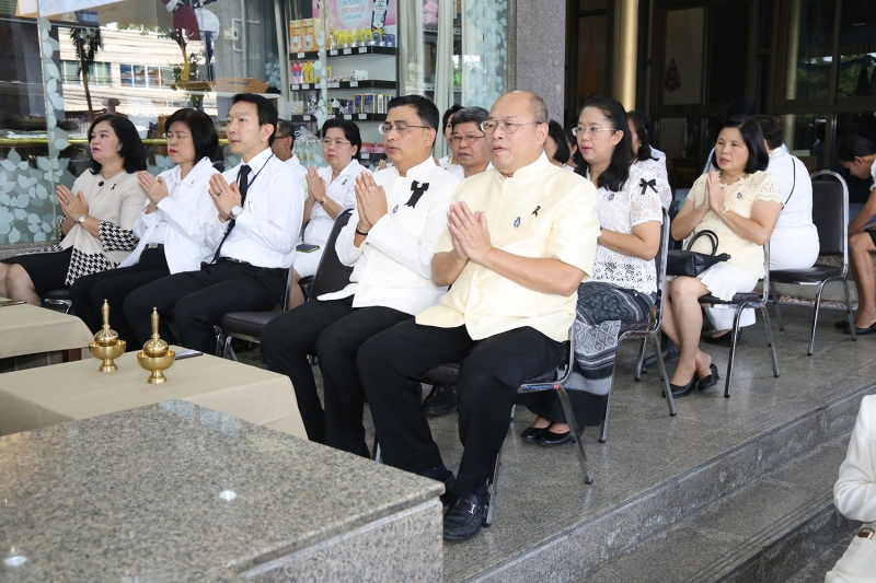 ทำบุญตักบาตรข้าวสารอาหารแห้ง และถวายปัจจัย เดือนสิงหาคม 2560