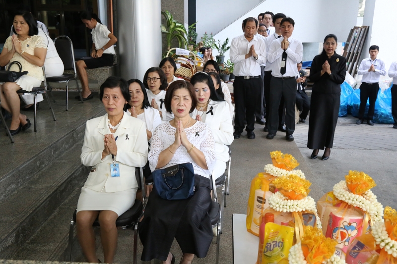 ทำบุญตักบาตรข้าวสารอาหารแห้ง และถวายปัจจัย เดือนสิงหาคม 2560