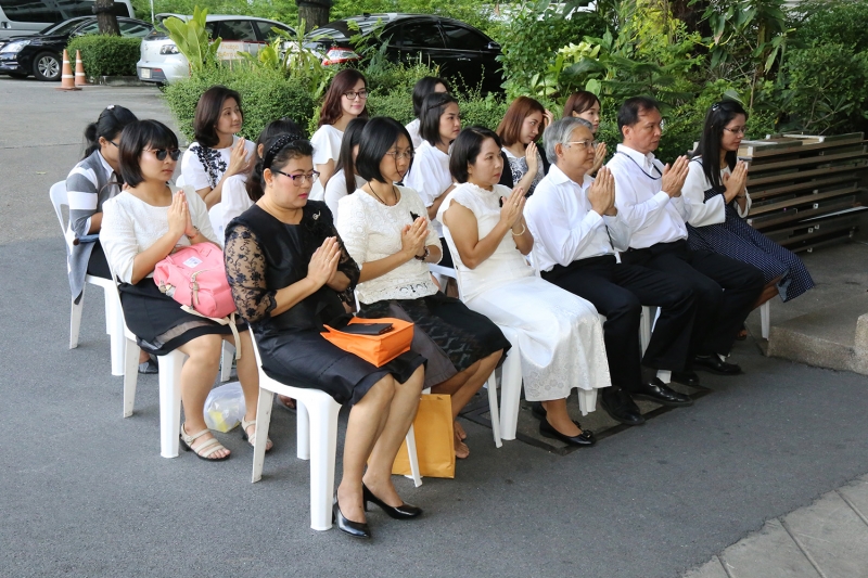 ทำบุญตักบาตรข้าวสารอาหารแห้ง และถวายปัจจัย เดือนสิงหาคม 2560