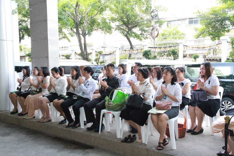 ทำบุญตักบาตรข้าวสารอาหารแห้ง และถวายปัจจัย เดือนสิงหาคม 2560