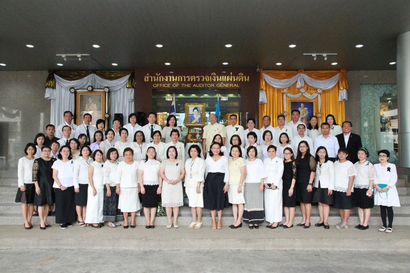 ทำบุญตักบาตรข้าวสารอาหารแห้ง และถวายปัจจัย เดือนสิงหาคม 2560
