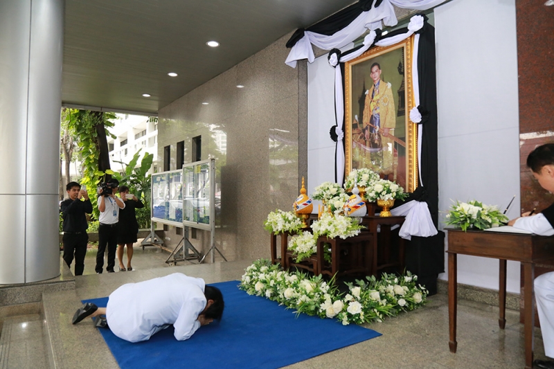 พิธีถวายความอาลัย   พระบาทสมเด็จพระปรมินทรมหาภูมิพลอดุลยเดช มหิตลาธิเบศรรามาธิบดี จักรีนฤบดินทร สยามินทราธิราช บรมนาถบพิตร
