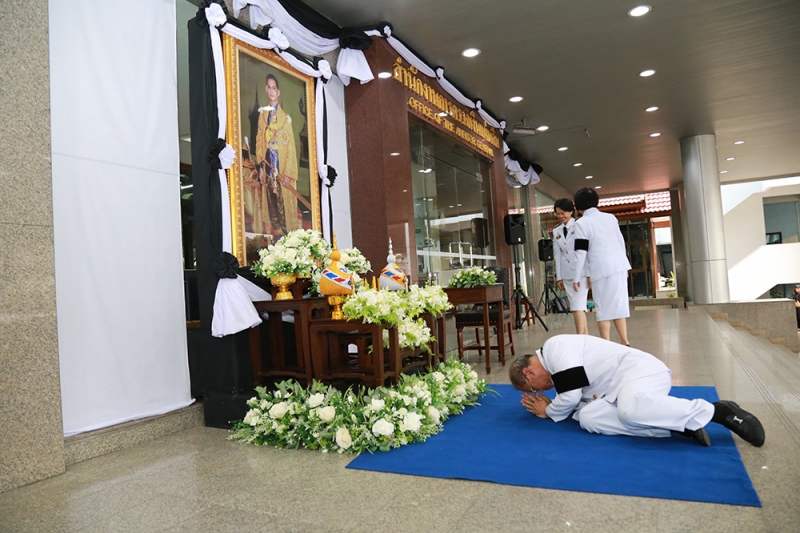 พิธีถวายความอาลัย   พระบาทสมเด็จพระปรมินทรมหาภูมิพลอดุลยเดช มหิตลาธิเบศรรามาธิบดี จักรีนฤบดินทร สยามินทราธิราช บรมนาถบพิตร