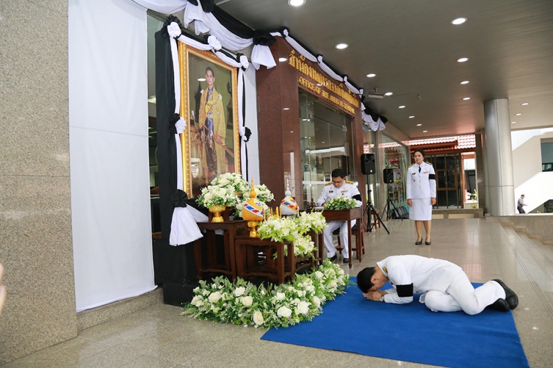 พิธีถวายความอาลัย   พระบาทสมเด็จพระปรมินทรมหาภูมิพลอดุลยเดช มหิตลาธิเบศรรามาธิบดี จักรีนฤบดินทร สยามินทราธิราช บรมนาถบพิตร