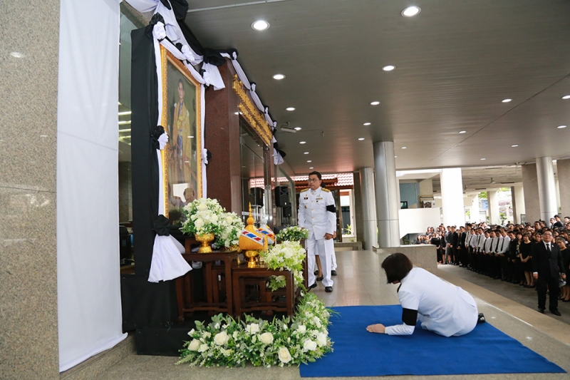 พิธีถวายความอาลัย   พระบาทสมเด็จพระปรมินทรมหาภูมิพลอดุลยเดช มหิตลาธิเบศรรามาธิบดี จักรีนฤบดินทร สยามินทราธิราช บรมนาถบพิตร