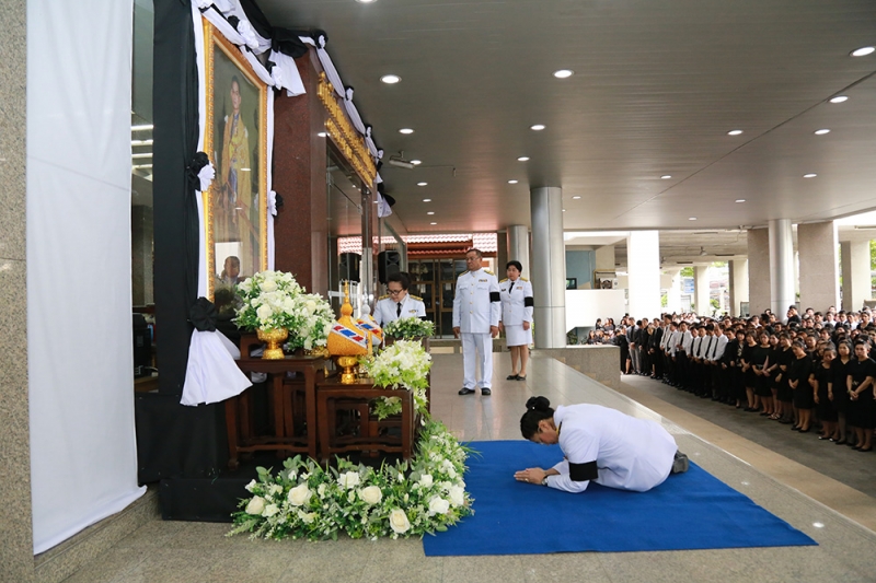 พิธีถวายความอาลัย   พระบาทสมเด็จพระปรมินทรมหาภูมิพลอดุลยเดช มหิตลาธิเบศรรามาธิบดี จักรีนฤบดินทร สยามินทราธิราช บรมนาถบพิตร