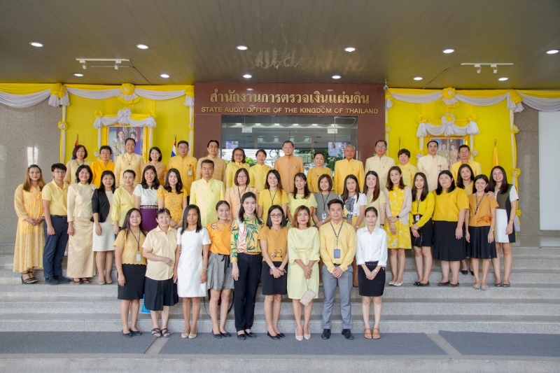  พิธีทำบุญตักบาตรข้าวสารอาหารแห้ง คณะสงฆ์จำนวน 9 รูป จากวัดบวรนิเวศวิหาร พระอารามหลวง เพื่อน้อมอุทิศถวายเป็นพระราชกุศลแด่  พระบา