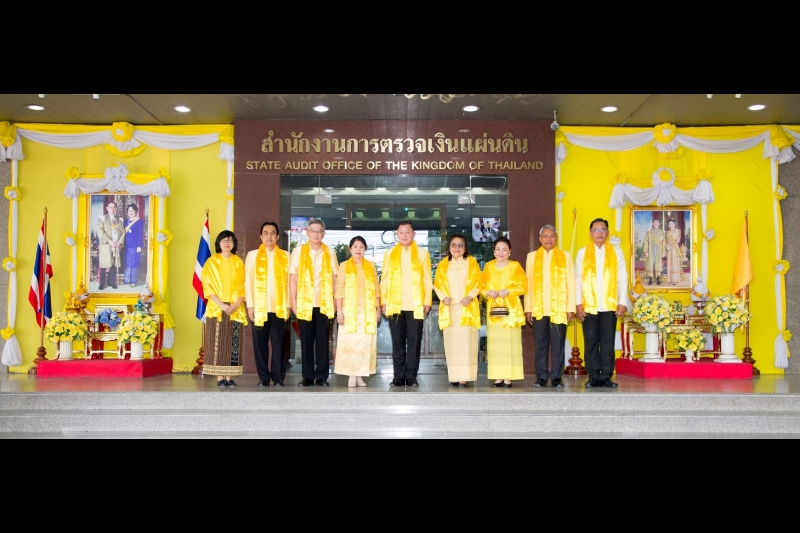 พิธีทำบุญตักบาตรข้าวสารอาหารแห้ง คณะสงฆ์จำนวน 9 รูป จากวัดพระราม 9 กาญจนาภิเษก พระอารามหลวง