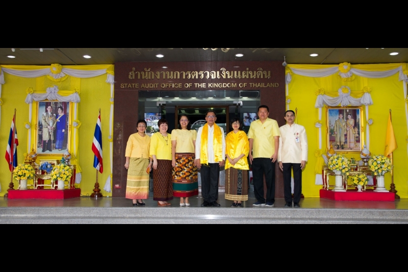 พิธีทำบุญตักบาตรข้าวสารอาหารแห้ง คณะสงฆ์จำนวน 9 รูป จากวัดพระราม 9 กาญจนาภิเษก พระอารามหลวง