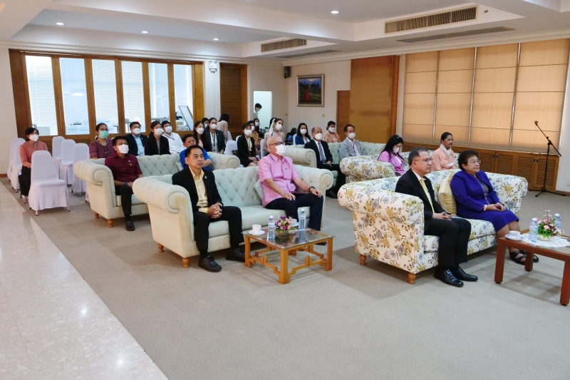  สำนักงานการตรวจเงินแผ่นดินส่งมอบปฏิทินภายใต้โครงการ ปฏิทินตั้งโต๊ะปีเก่าส่งต่อให้เรานะ เนื่องในโอกาสครบรอบ 108 ปี สำนักงานการตร