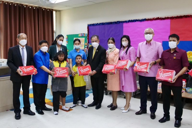  สำนักงานการตรวจเงินแผ่นดินส่งมอบปฏิทินภายใต้โครงการ ปฏิทินตั้งโต๊ะปีเก่าส่งต่อให้เรานะ เนื่องในโอกาสครบรอบ 108 ปี สำนักงานการตร