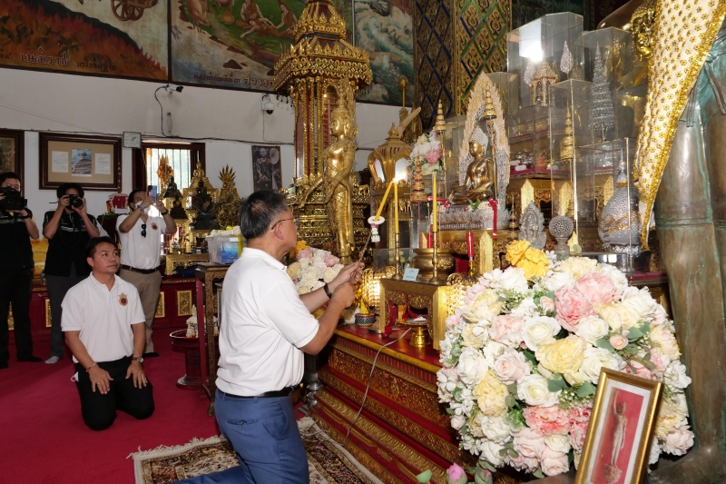 2566-03-30 พิธีอธิษฐานจิตมวลสาร แผ่นจาร และแผ่นดวงชะตา พระพุทธโสธร รุ่น มงคลแผ่นดิน 108 ณ วัดพระธาตุหริภุญชัยวรมหาวิหาร จังหวัดล